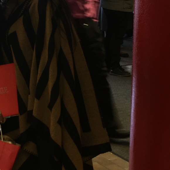 Brown and Black shawl - Picture 2 of 2